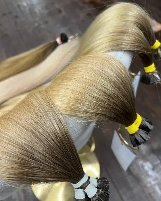 Blond a hnedé ľudské vlasy na predaj od Luxury Human Hair - kvalita a prirodzený vzhľad