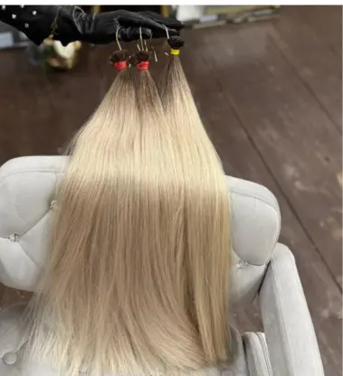 Prémiové blond vlasy s jemným prechodom farieb – ideálne na moderné predlžovanie vlasov