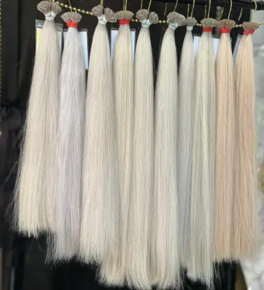 Predlžovanie vlasov – široký výber blond odtieňov"